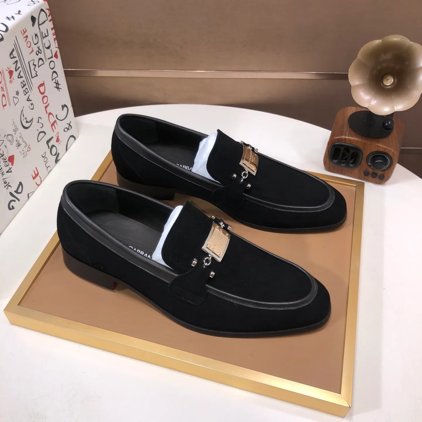 Ex-factory price 500💰DG top quality🔍🔍men's new leather shoes🚹Sold simultaneously at counters⚠Shoe uppers are imported cowhide from Italy, fully imported cowhide lining, imported accessories💪💪, completely 1⃣️ to 1⃣️replica🇮🇹 💪💪, ⚠Sole: The original sole is specially provided by the original factory, the exclusive movable molded sole is super comfortable, ⚠The original factory follows the order, 🔍🔍high quality, you can enter and exit the counter at will, welcome to compare ⚠Number of sizes: 38-44 (45 customized)